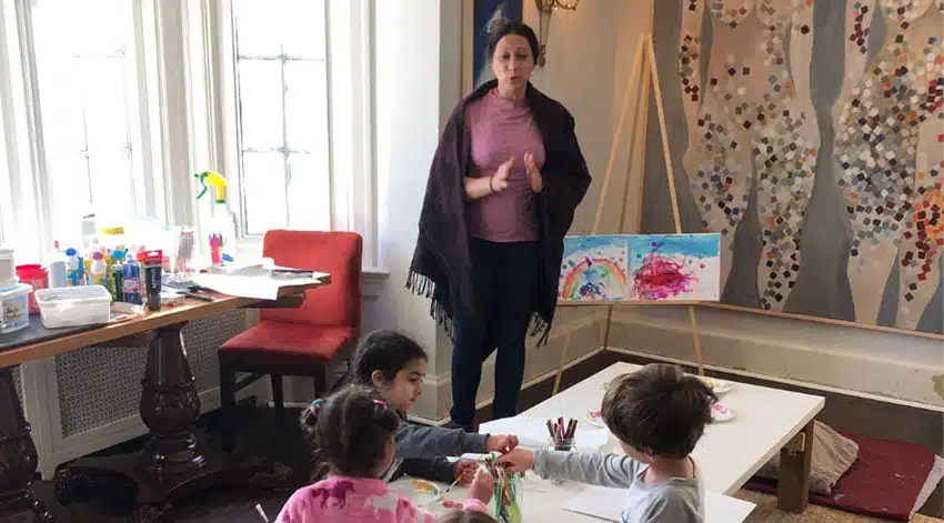 Los Niños Estan Bien: Cómo Trabajar Con Niños Puede Ayudar en tu Carrera como Artista