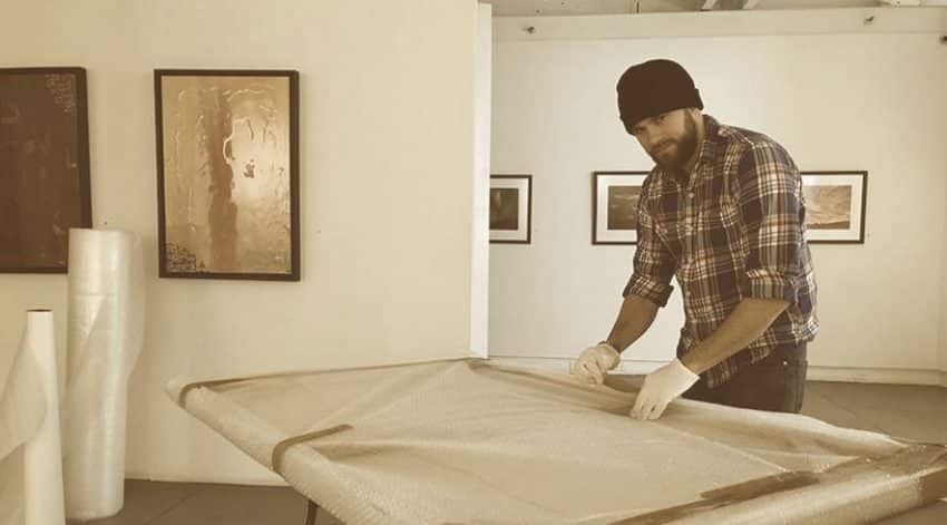 Desmitificando El Envio De Obras De Arte: Cómo Enrollar Los Lienzos O Impresiones Para Enviarlos