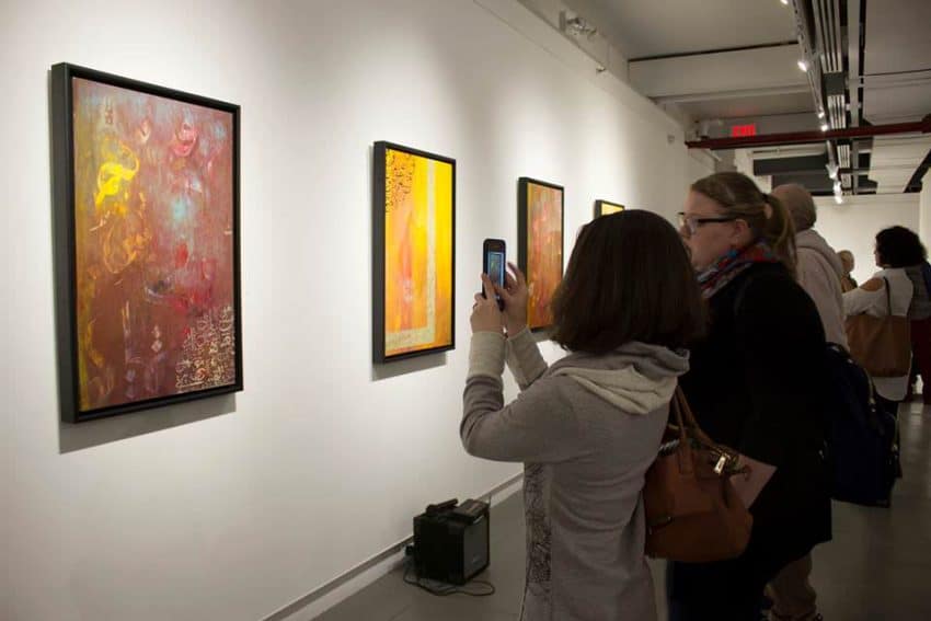 Post art-related images, helpful hints, videos, and articles that your fans will enjoy and share.